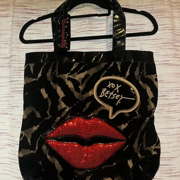 Betsey Johnson Black and Red Lips Tote - Picture 2 of 7